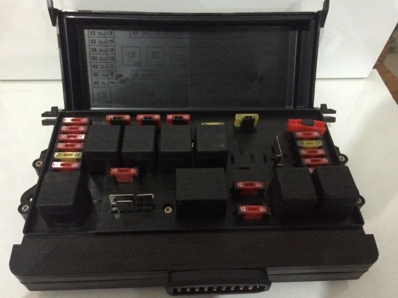 LADA SAMARA BIÇAK SİGORTA KUTUSU TABLASI